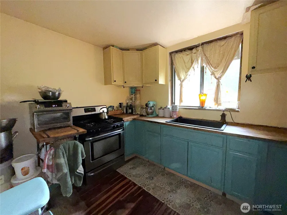 154 W Cougar Creek Road Wauconda, WA 98859