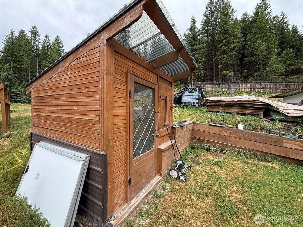 154 W Cougar Creek Road Wauconda, WA 98859