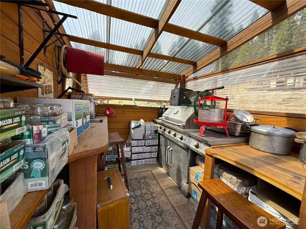 154 W Cougar Creek Road Wauconda, WA 98859