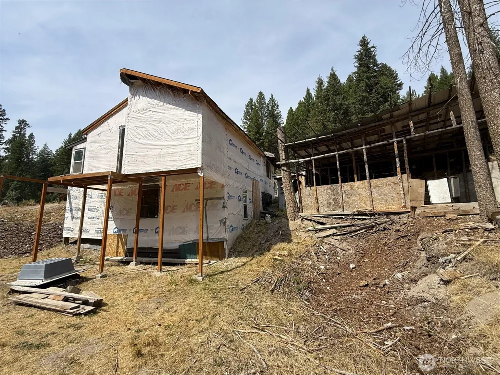 154 W Cougar Creek Road Wauconda, WA 98859