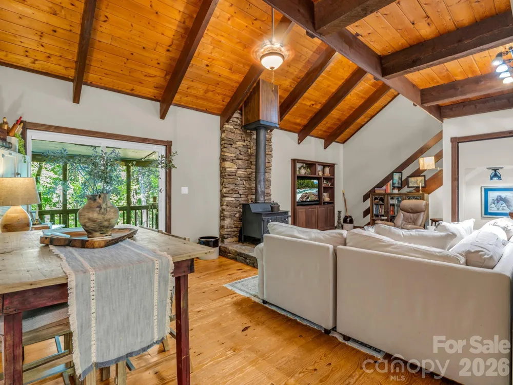 2760 Ugugu Drive Brevard, NC 28712