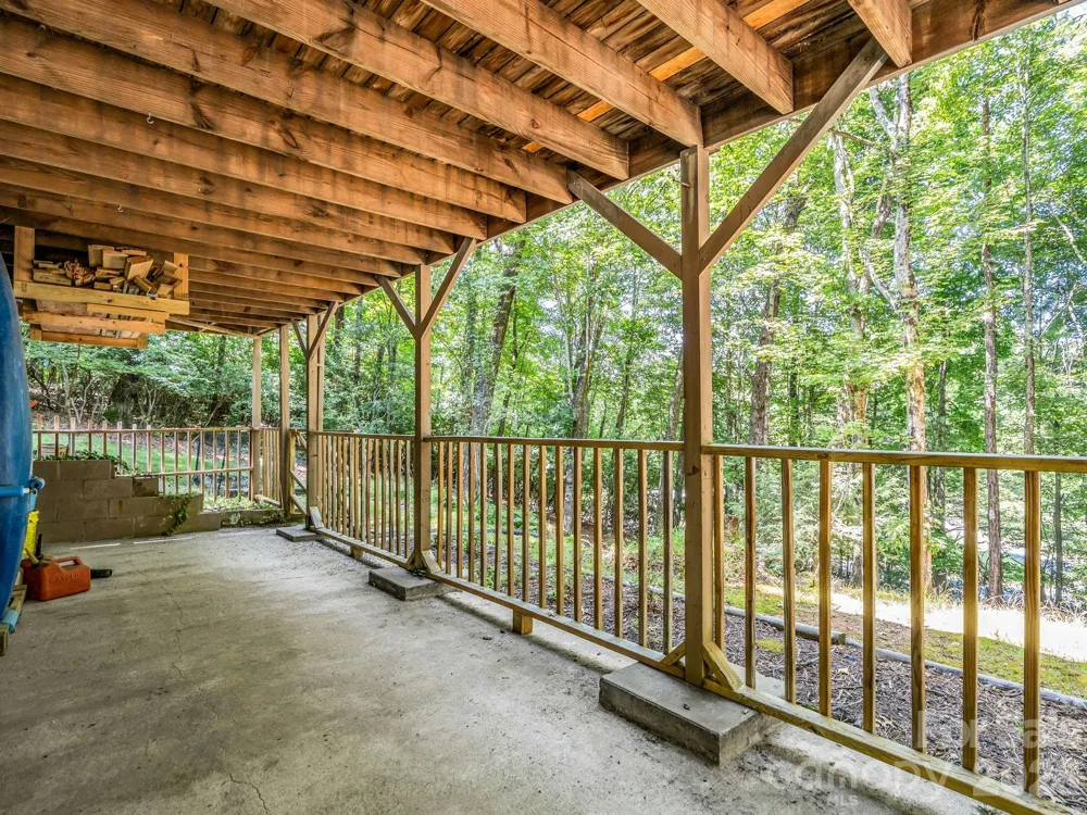 2760 Ugugu Drive Brevard, NC 28712