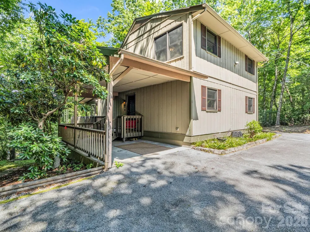 2760 Ugugu Drive Brevard, NC 28712