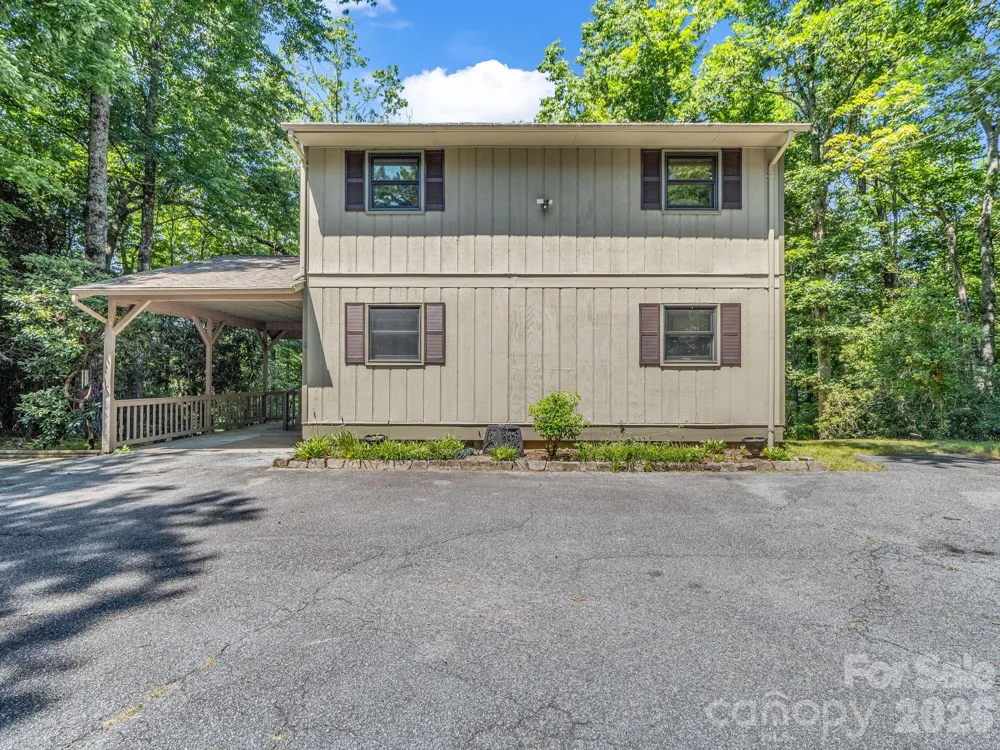 2760 Ugugu Drive Brevard, NC 28712