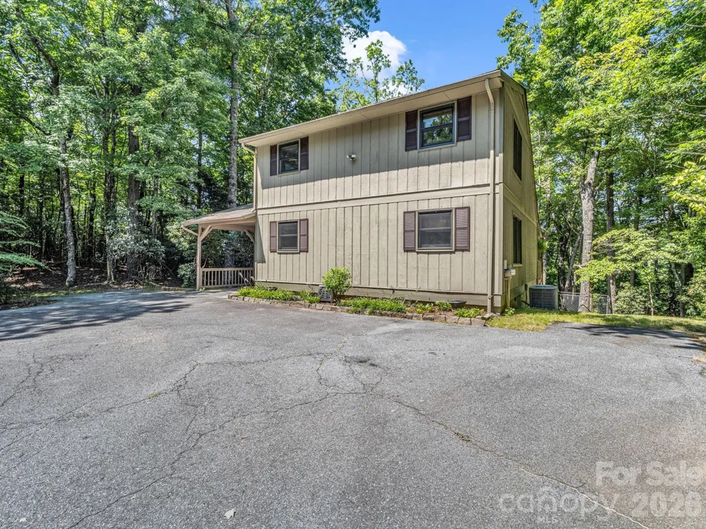 2760 Ugugu Drive Brevard, NC 28712