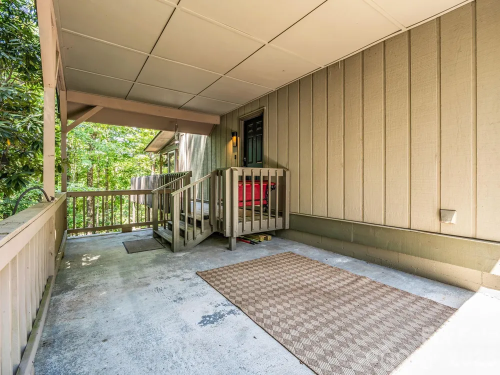 2760 Ugugu Drive Brevard, NC 28712