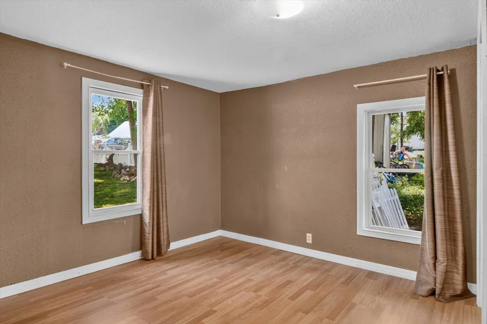 1035 Fairview Avenue Alma City, MI 48801