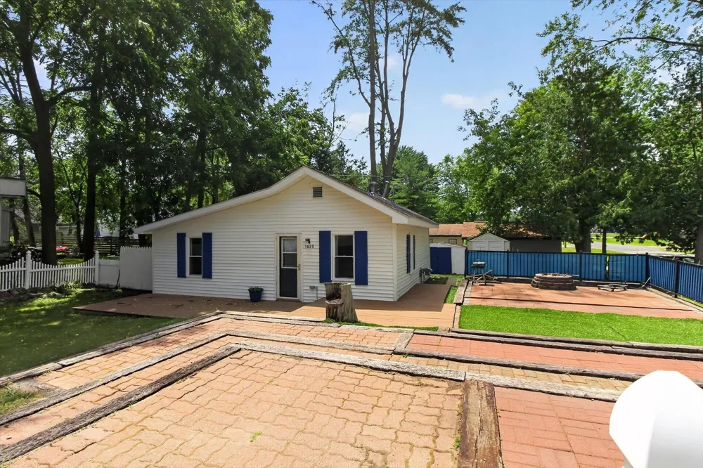 1035 Fairview Avenue Alma City, MI 48801