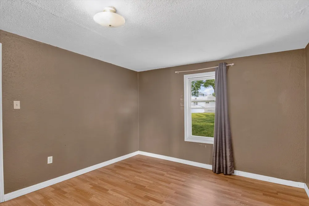 1035 Fairview Avenue Alma City, MI 48801