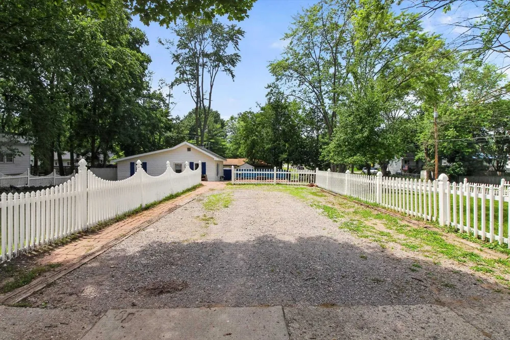 1035 Fairview Avenue Alma City, MI 48801