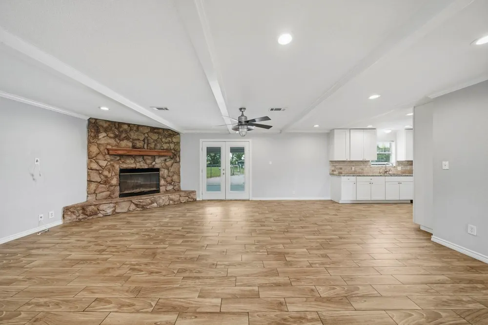 302 Country Road 893 Angleton, TX 77515
