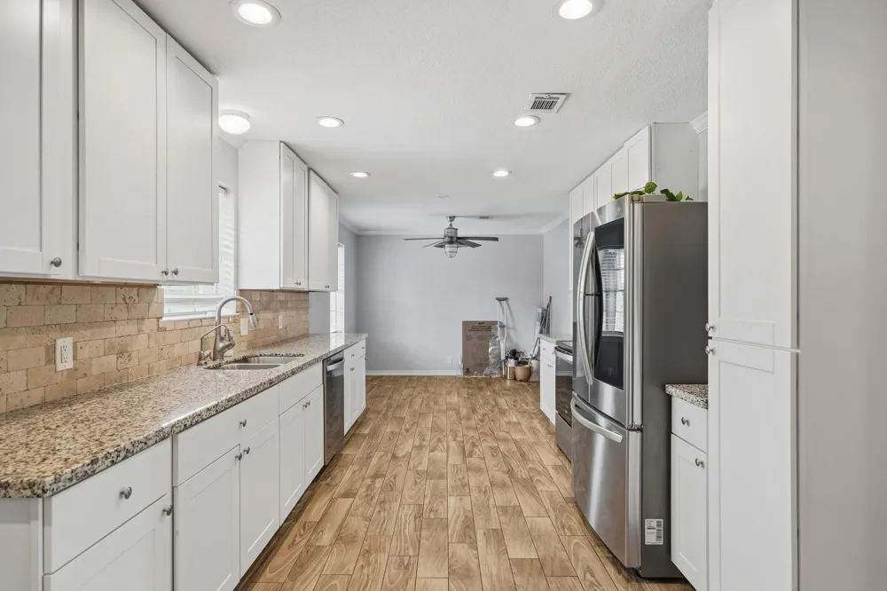 302 Country Road 893 Angleton, TX 77515