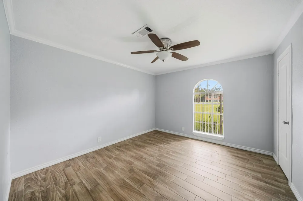 302 Country Road 893 Angleton, TX 77515