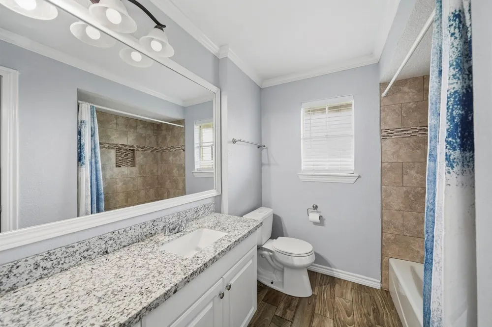 302 Country Road 893 Angleton, TX 77515