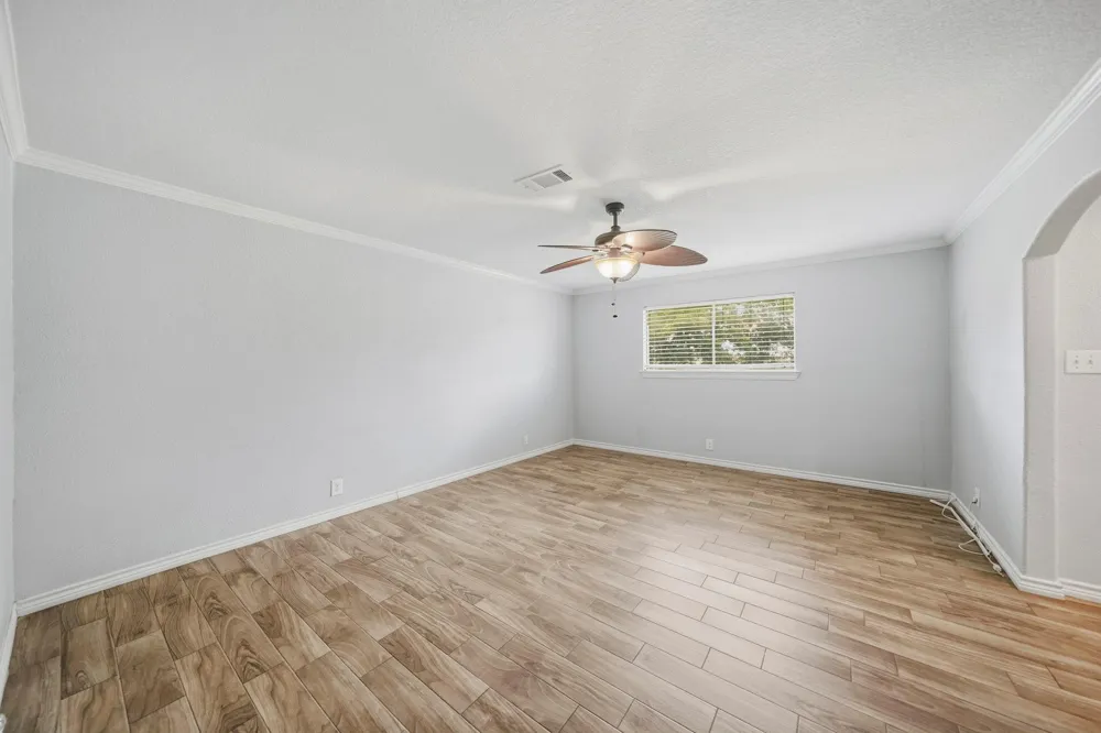 302 Country Road 893 Angleton, TX 77515