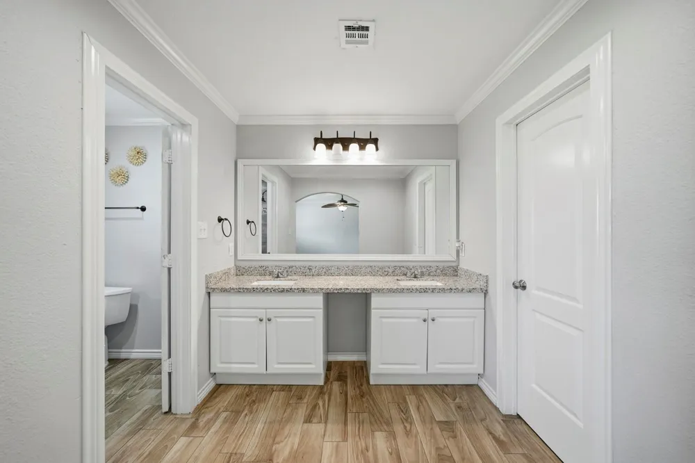 302 Country Road 893 Angleton, TX 77515