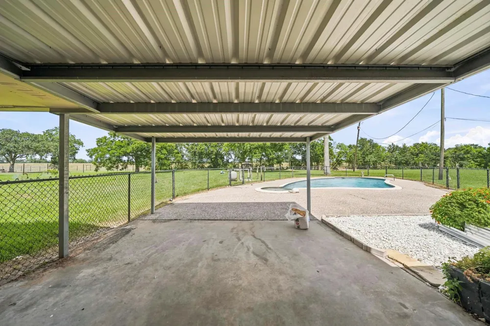 302 Country Road 893 Angleton, TX 77515