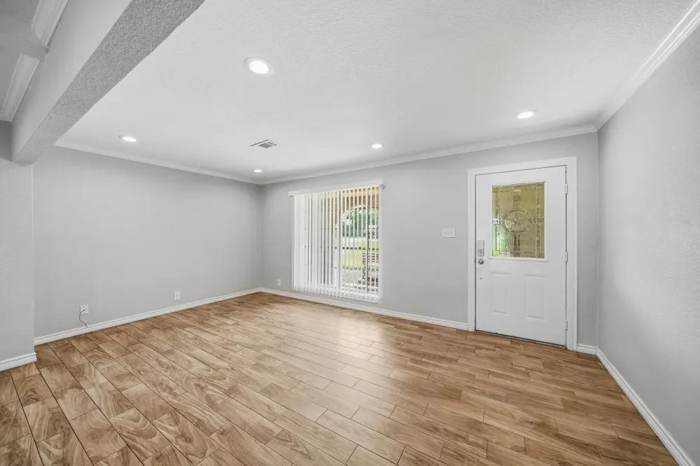 302 Country Road 893 Angleton, TX 77515