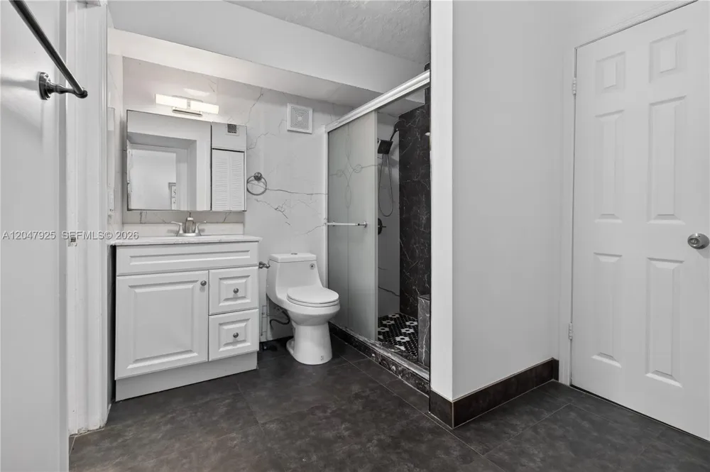 6070 W 18th Ave #209 Hialeah, FL 33012
