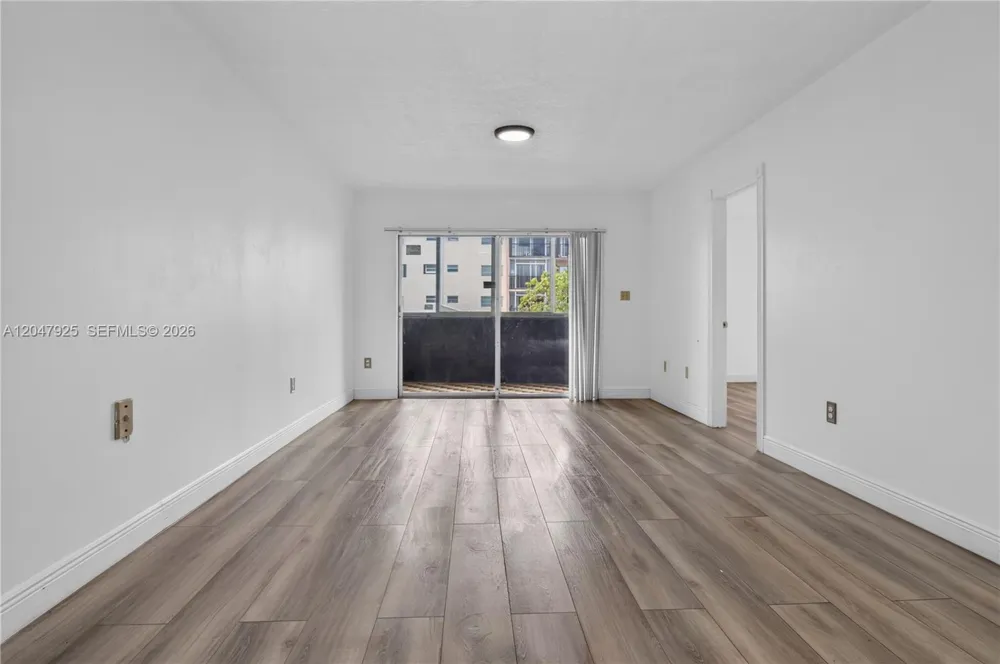 6070 W 18th Ave #209 Hialeah, FL 33012