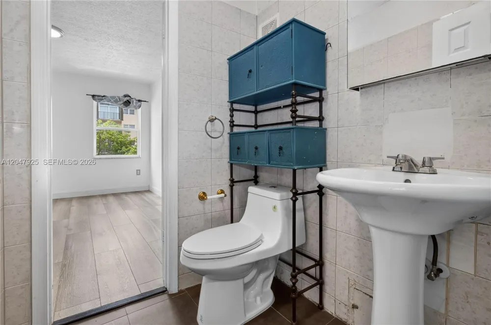 6070 W 18th Ave #209 Hialeah, FL 33012