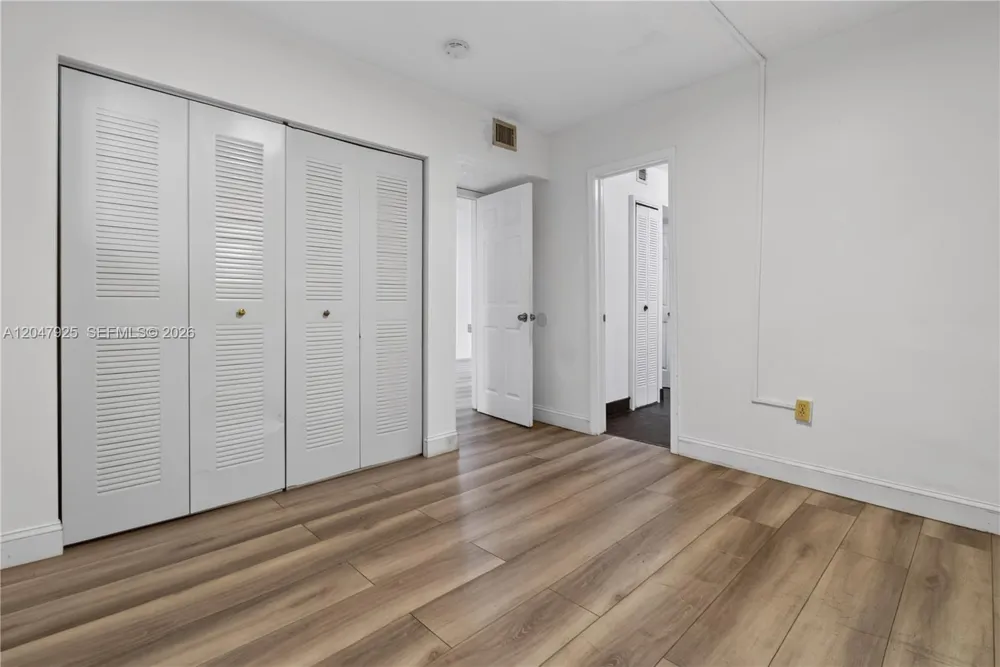 6070 W 18th Ave #209 Hialeah, FL 33012
