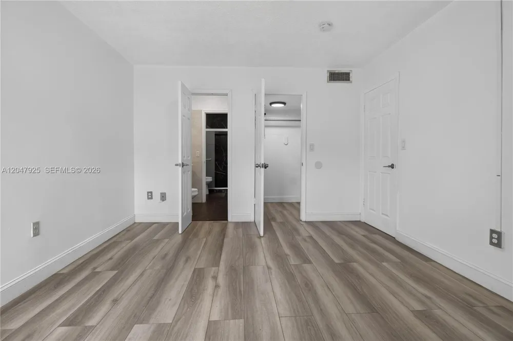 6070 W 18th Ave #209 Hialeah, FL 33012