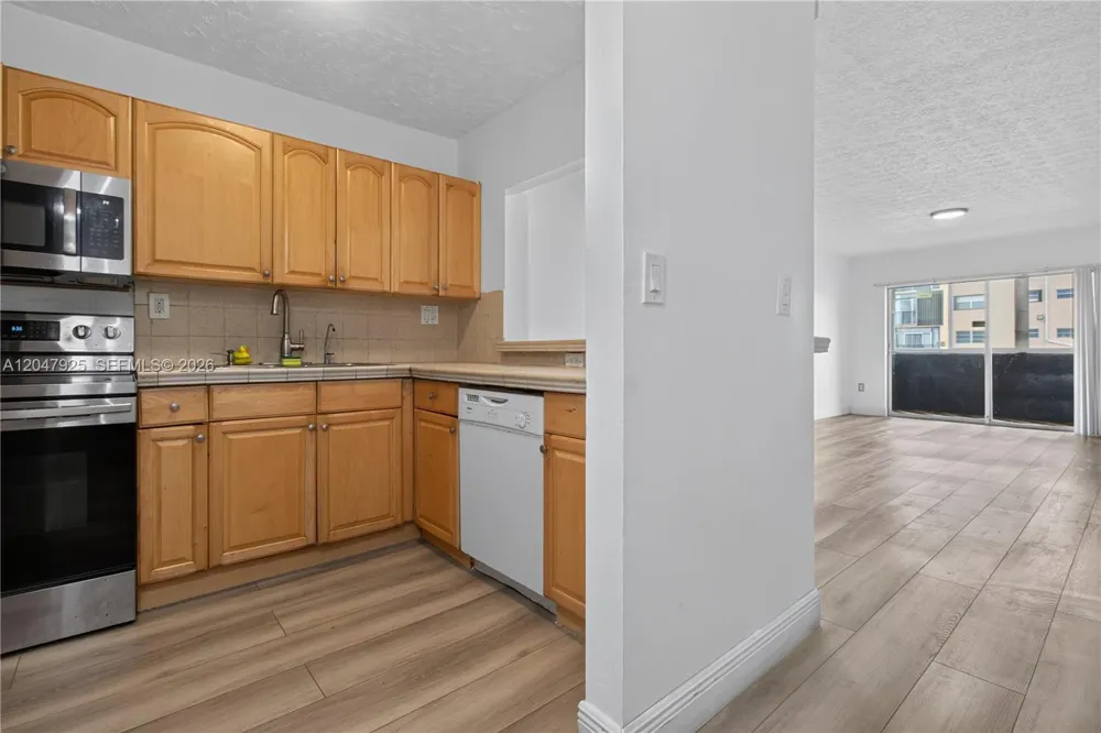 6070 W 18th Ave #209 Hialeah, FL 33012