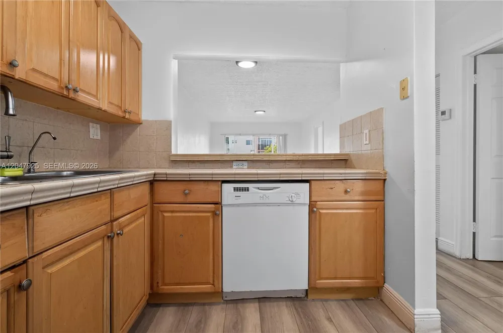 6070 W 18th Ave #209 Hialeah, FL 33012