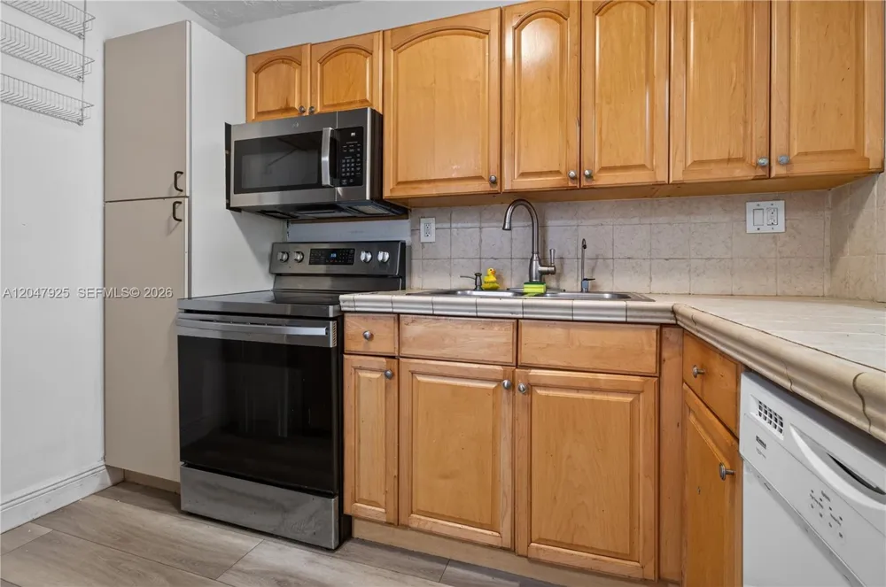 6070 W 18th Ave #209 Hialeah, FL 33012
