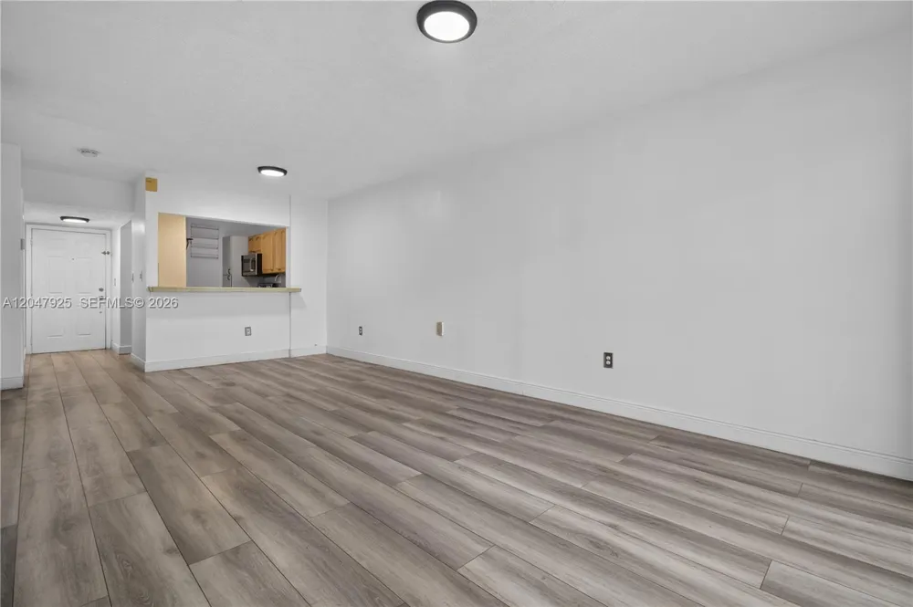 6070 W 18th Ave #209 Hialeah, FL 33012