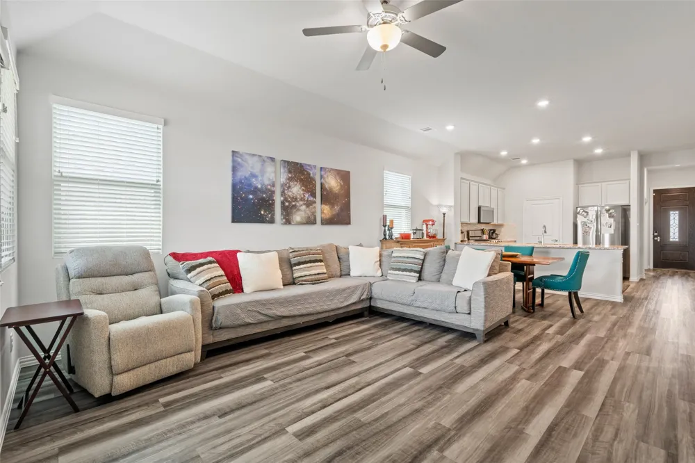 3016 Prairie Trail Avenue Aubrey, TX 76227