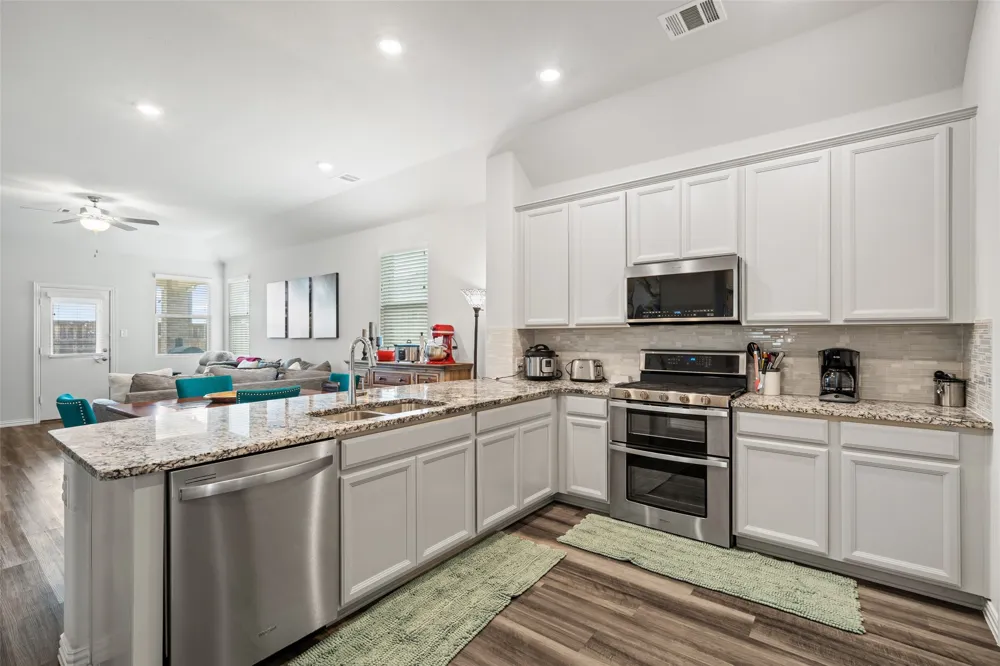 3016 Prairie Trail Avenue Aubrey, TX 76227