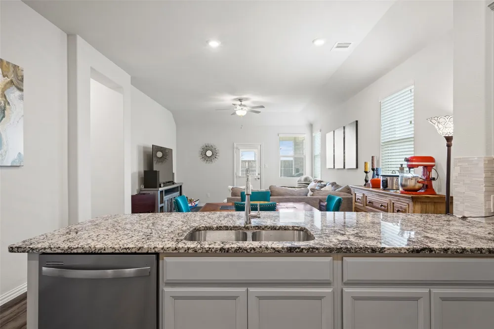 3016 Prairie Trail Avenue Aubrey, TX 76227