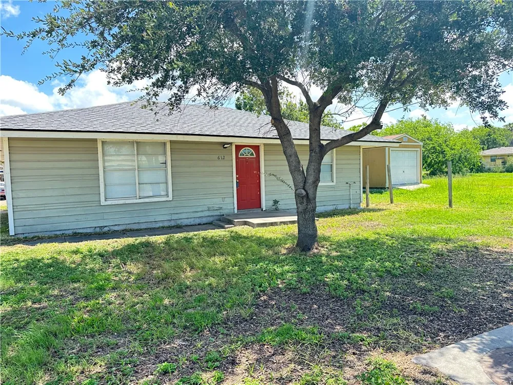 612 North Street Gregory, TX 78359