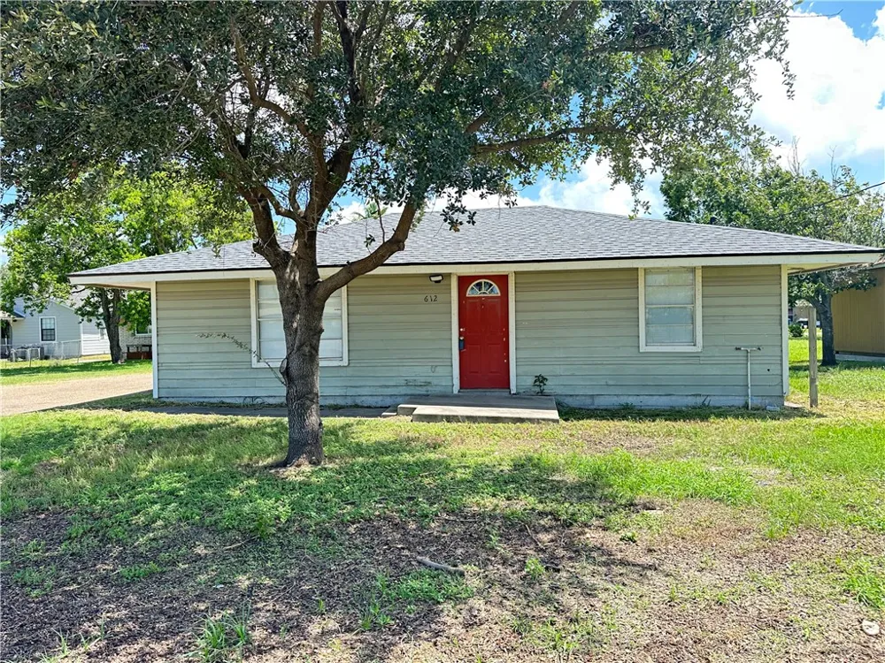 612 North Street Gregory, TX 78359