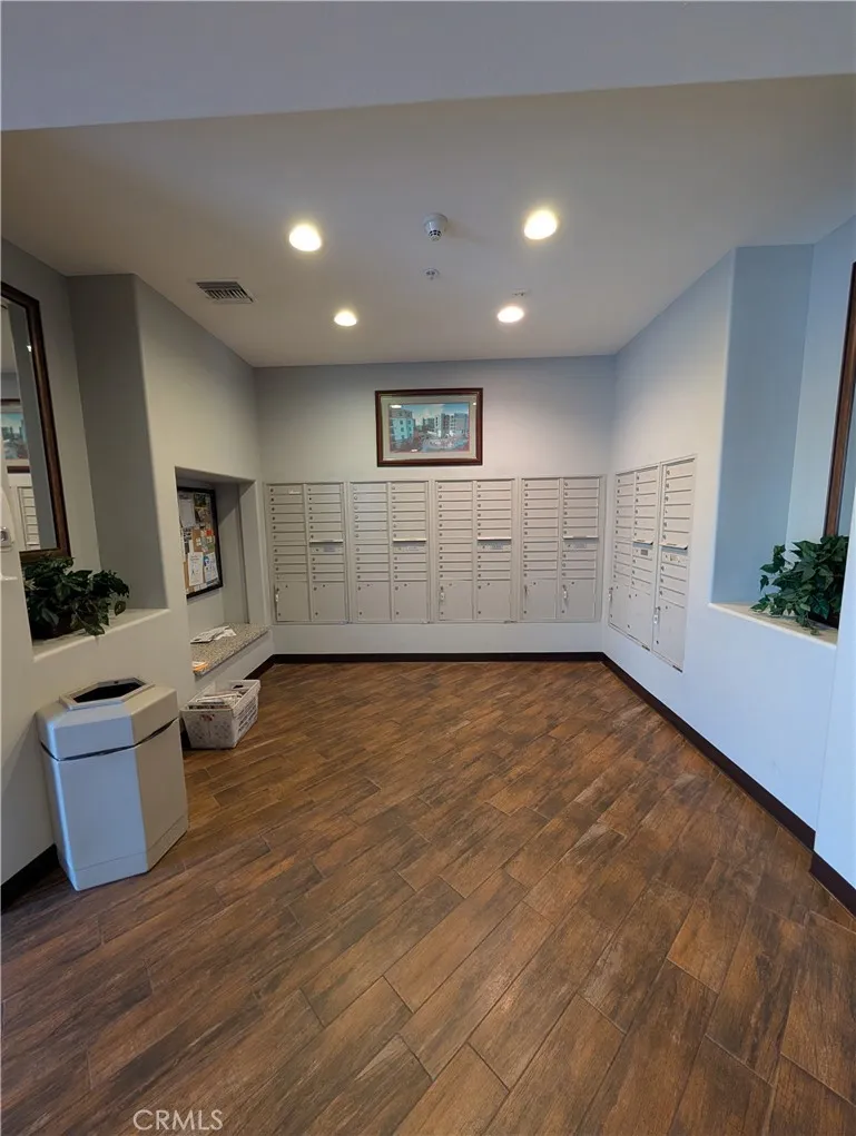 3740 Santa Rosalia #402 Los Angeles, CA 90008