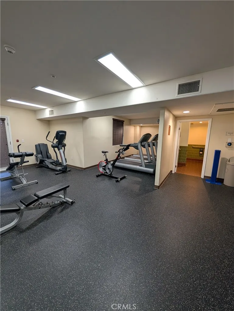 3740 Santa Rosalia #402 Los Angeles, CA 90008