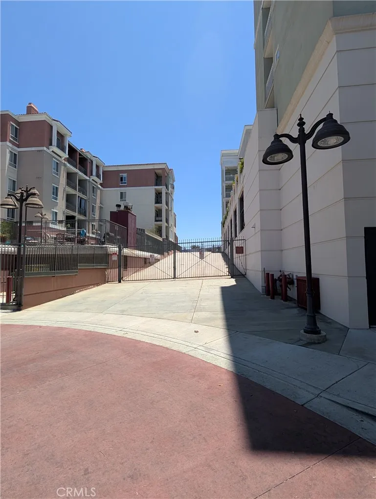 3740 Santa Rosalia #402 Los Angeles, CA 90008