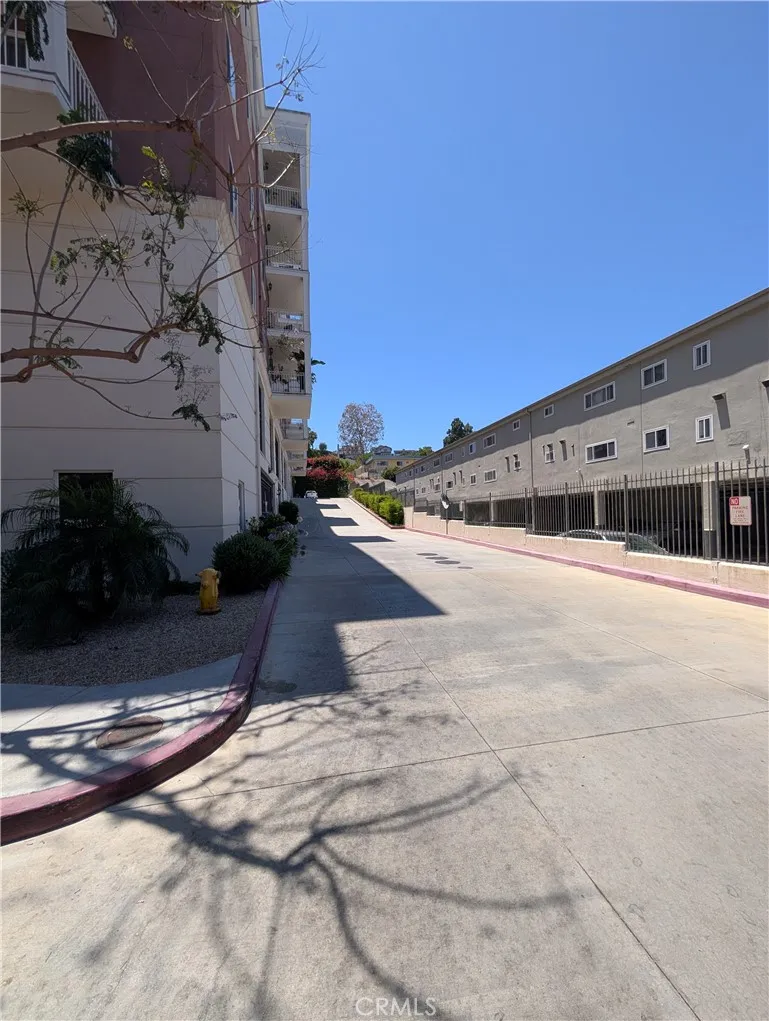 3740 Santa Rosalia #402 Los Angeles, CA 90008