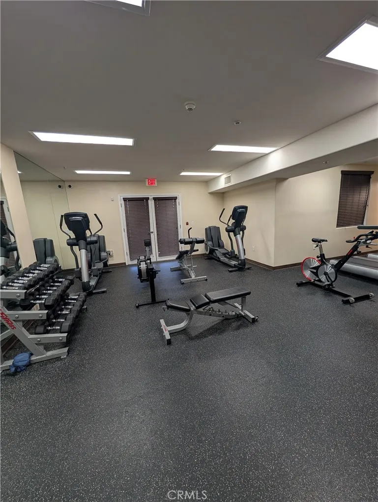 3740 Santa Rosalia #402 Los Angeles, CA 90008