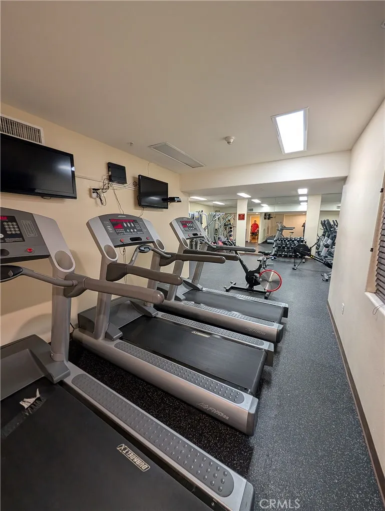 3740 Santa Rosalia #402 Los Angeles, CA 90008