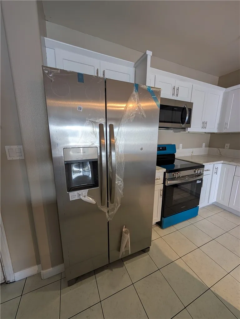 3740 Santa Rosalia #402 Los Angeles, CA 90008