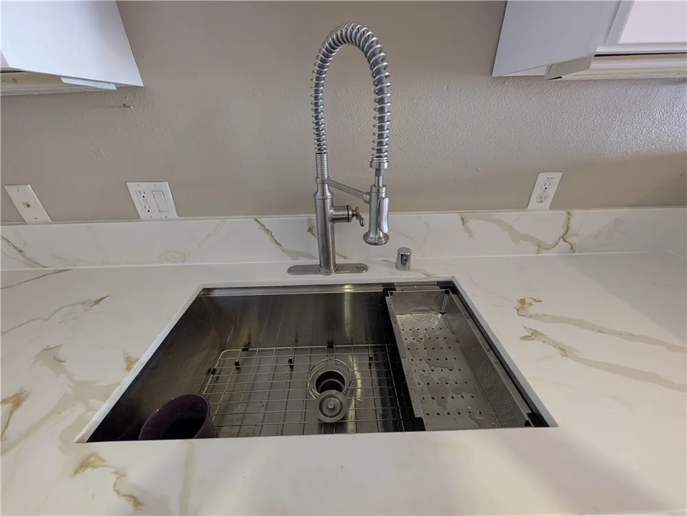 3740 Santa Rosalia #402 Los Angeles, CA 90008