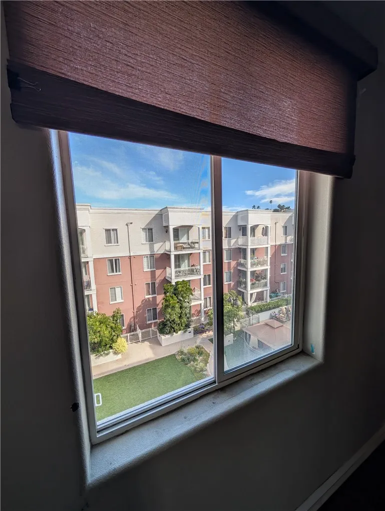 3740 Santa Rosalia #402 Los Angeles, CA 90008