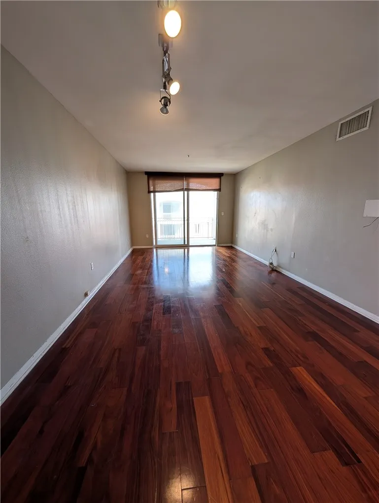 3740 Santa Rosalia #402 Los Angeles, CA 90008