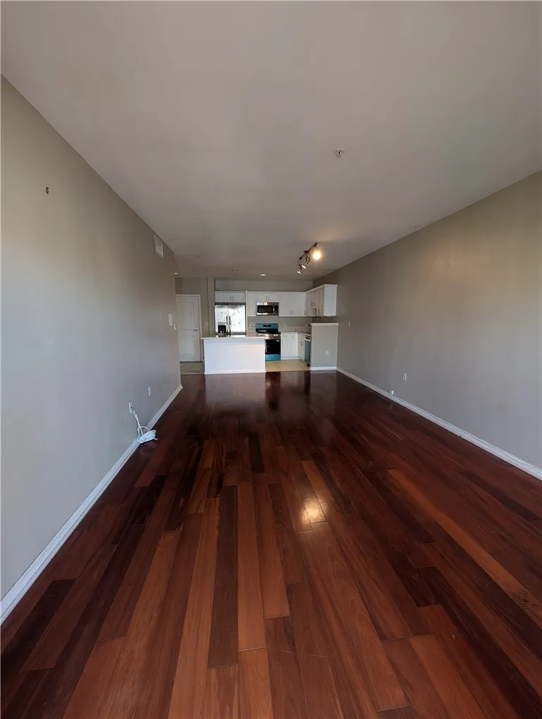 3740 Santa Rosalia #402 Los Angeles, CA 90008