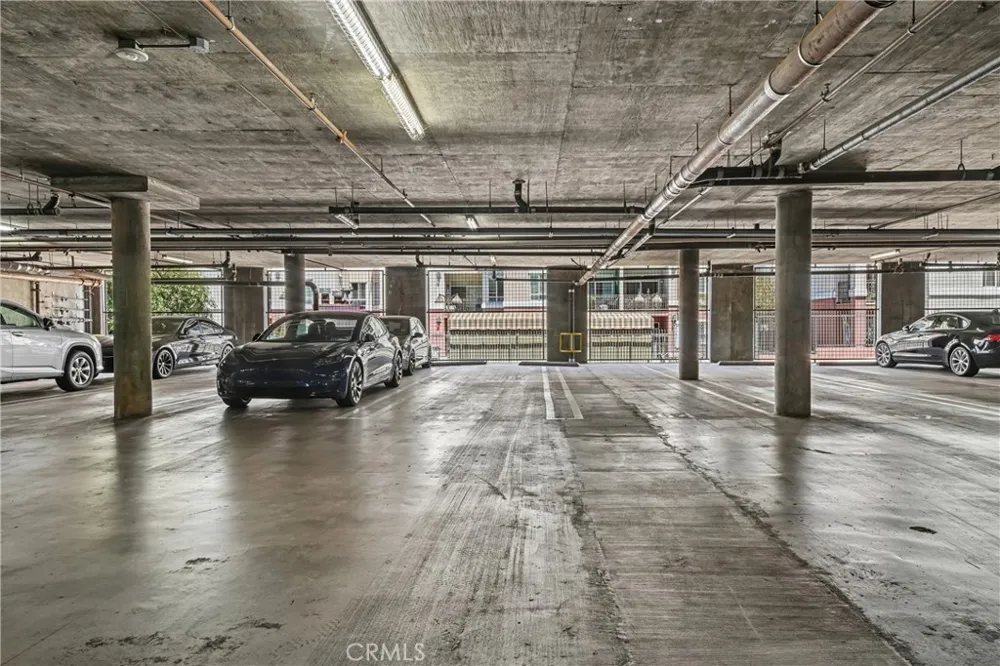 3740 Santa Rosalia #402 Los Angeles, CA 90008