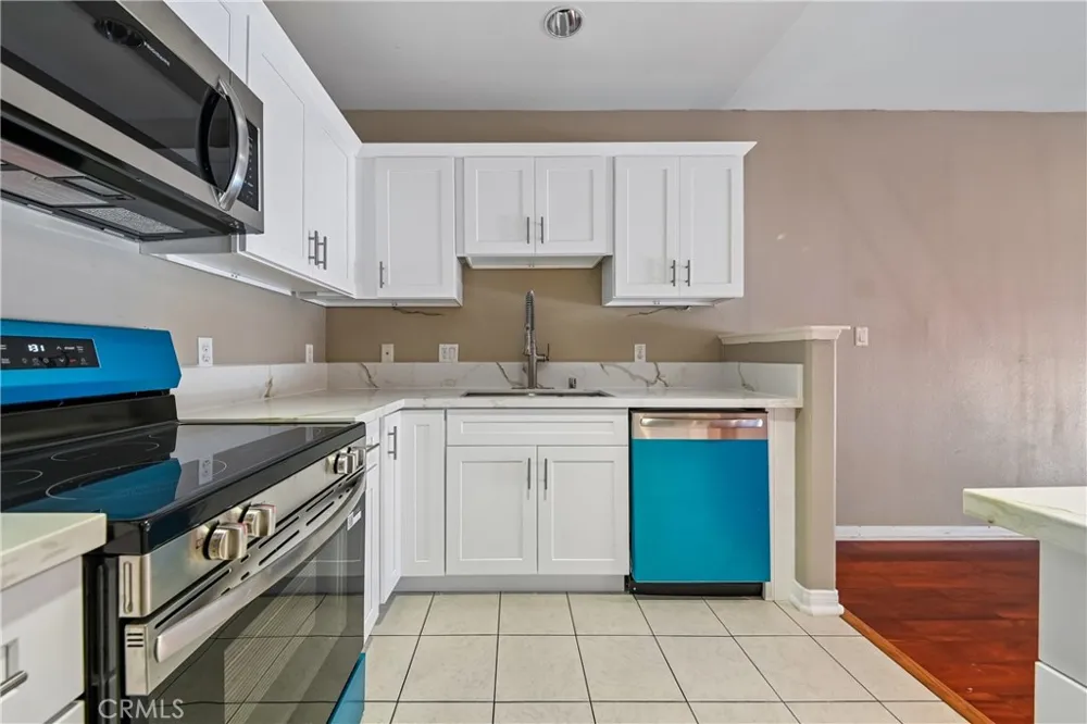 3740 Santa Rosalia #402 Los Angeles, CA 90008