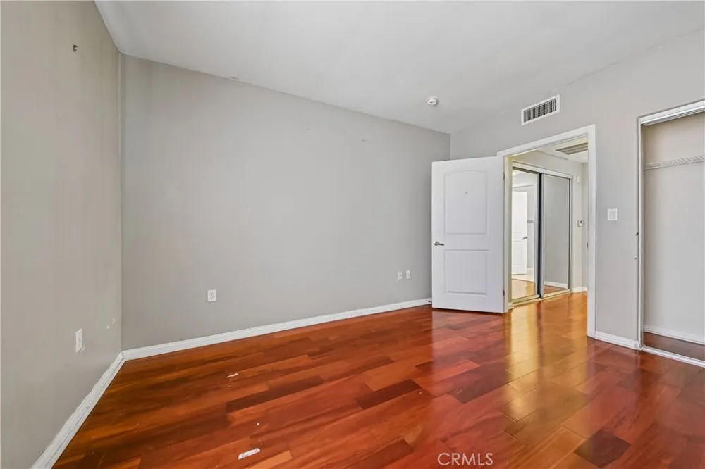 3740 Santa Rosalia #402 Los Angeles, CA 90008